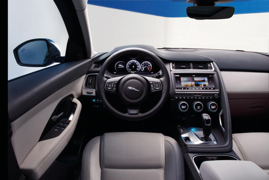 Интерьер Jaguar E-Pace 2017 года  (WW) (фото 28 из 67)